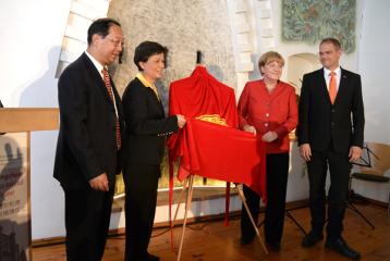 德国总理默克尔为开元(中国)孔子学院揭...